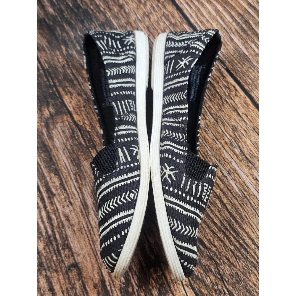 Blowfish Flat Shoes Fabric Uppers Slip On Black White Tribal Womens 9.5